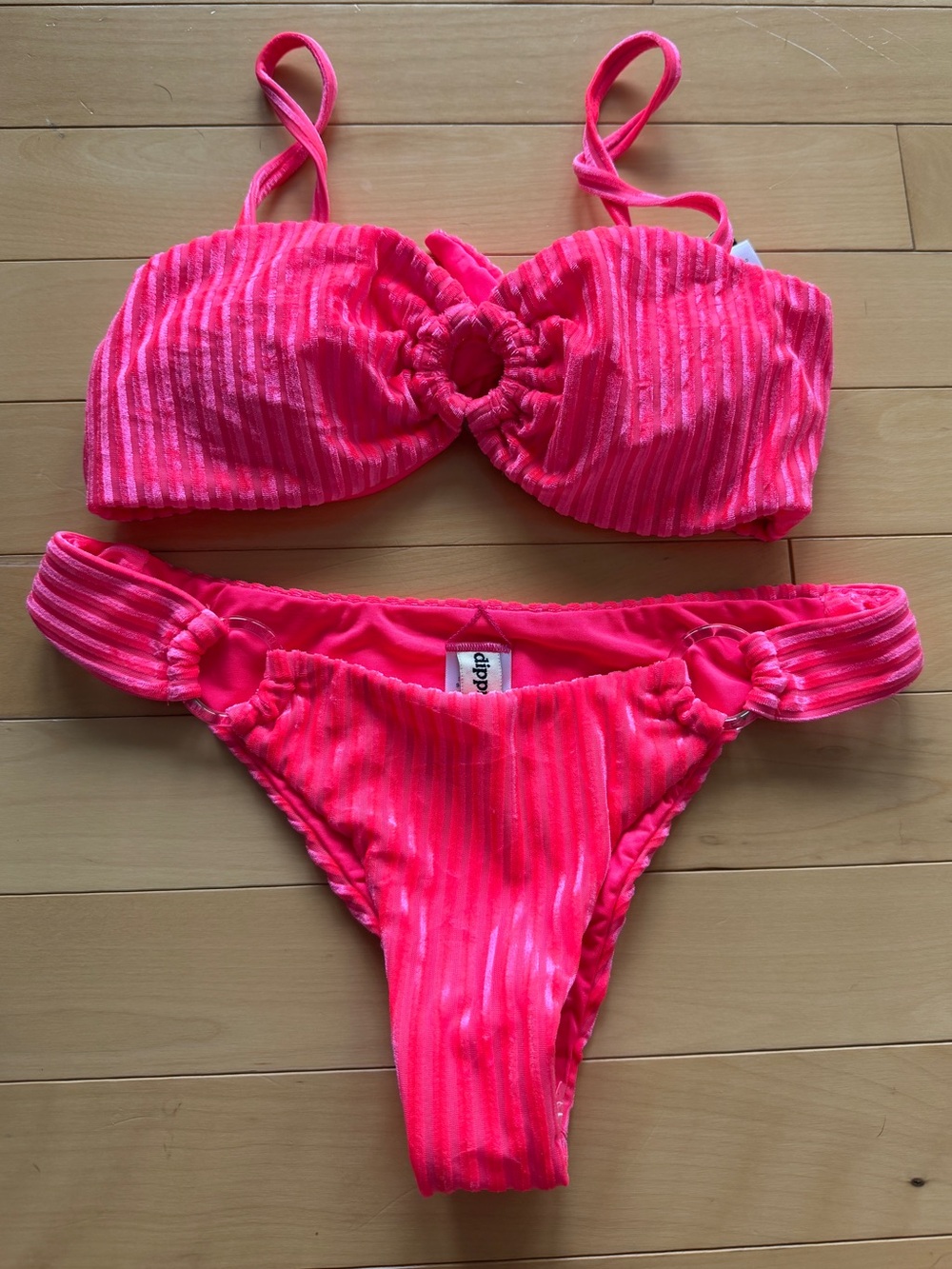 Dippin Daisies vibrant hot pink textured velvet O-ring bandeau bikini set Small